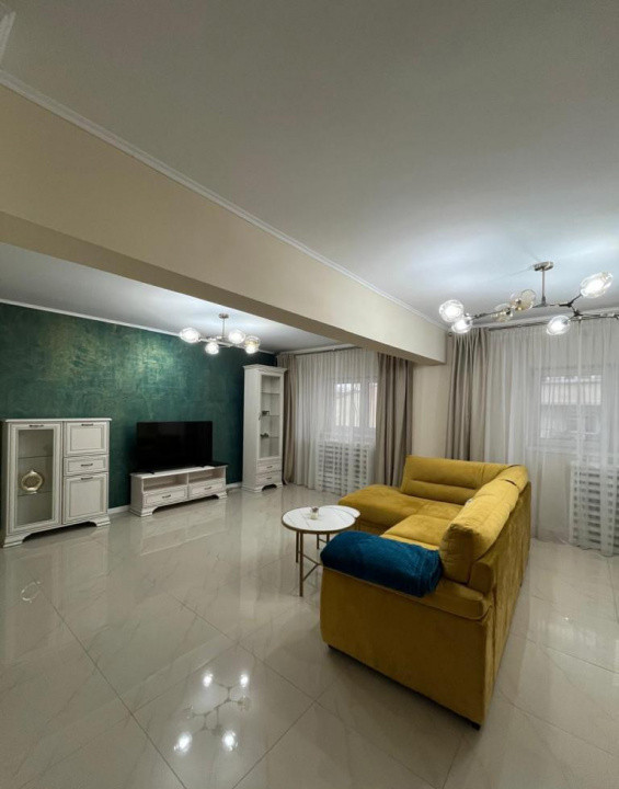 Vanzare apartament 3 camere transformat in 2 | Decebal | 76mp