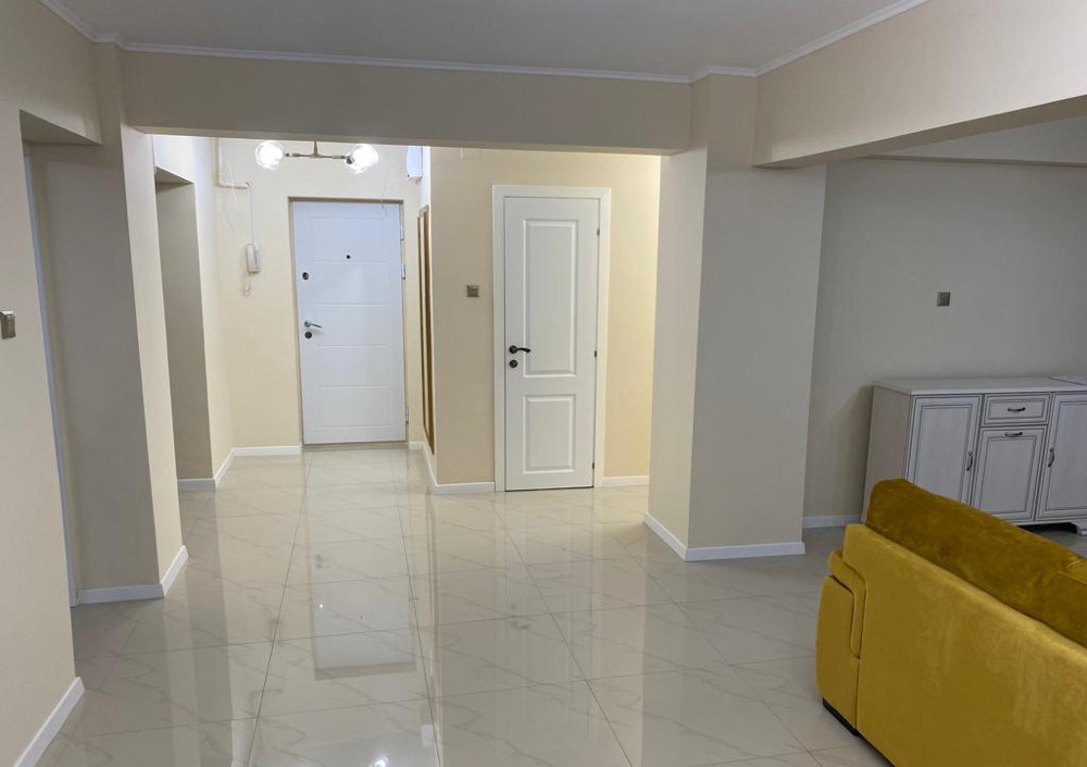 Vanzare apartament 3 camere transformat in 2 | Decebal | 76mp