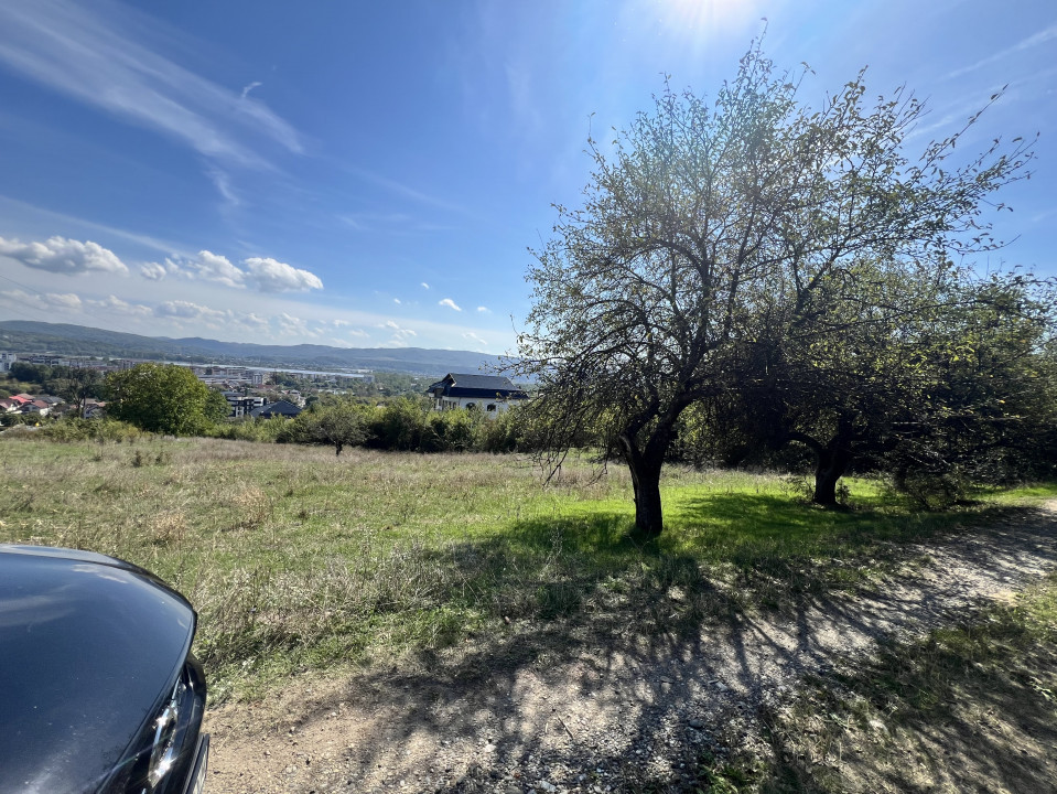 Vanzare teren 700mp, intravilan, in oras, cu vedere panoramica