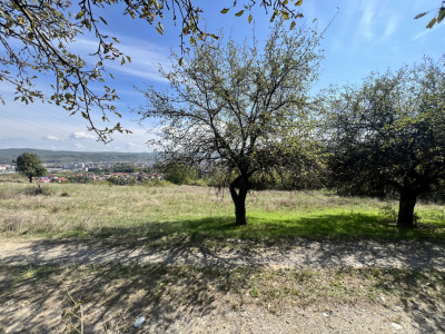 Vanzare teren 700mp, intravilan, in oras, cu vedere panoramica